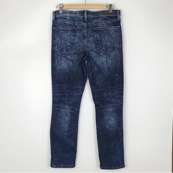 DKNY Women's Acid Wash Dark Blue Stretch Faded Jeans Size 6 - Picture 2 of 16